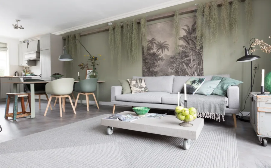 woonkeuken na de make-over: vloer, wandbekleding, meubelen