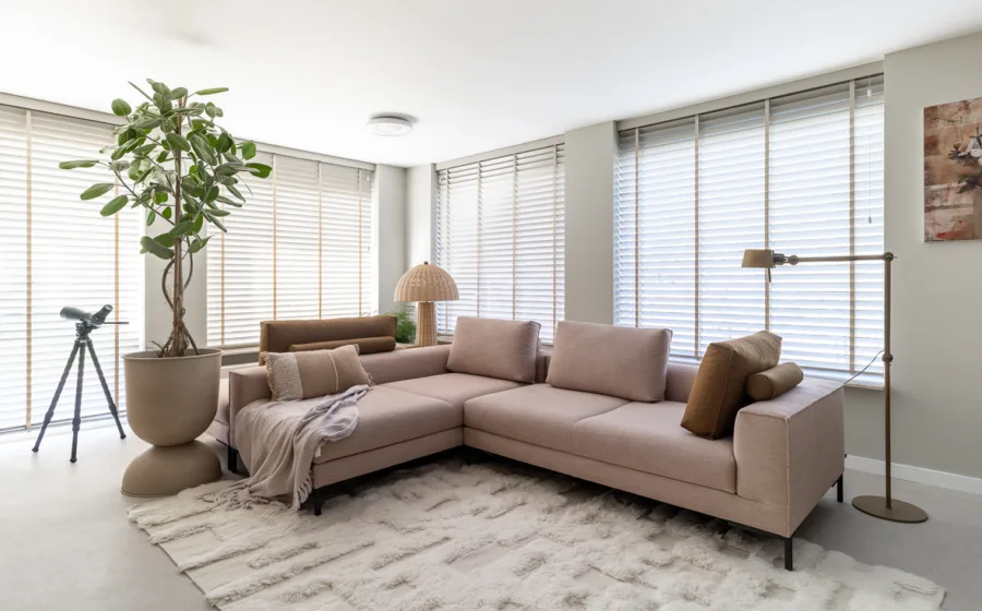 Vinylvloer in de woonkamer - Vinkeveen vtwonen make-over - Aanhuis.nl