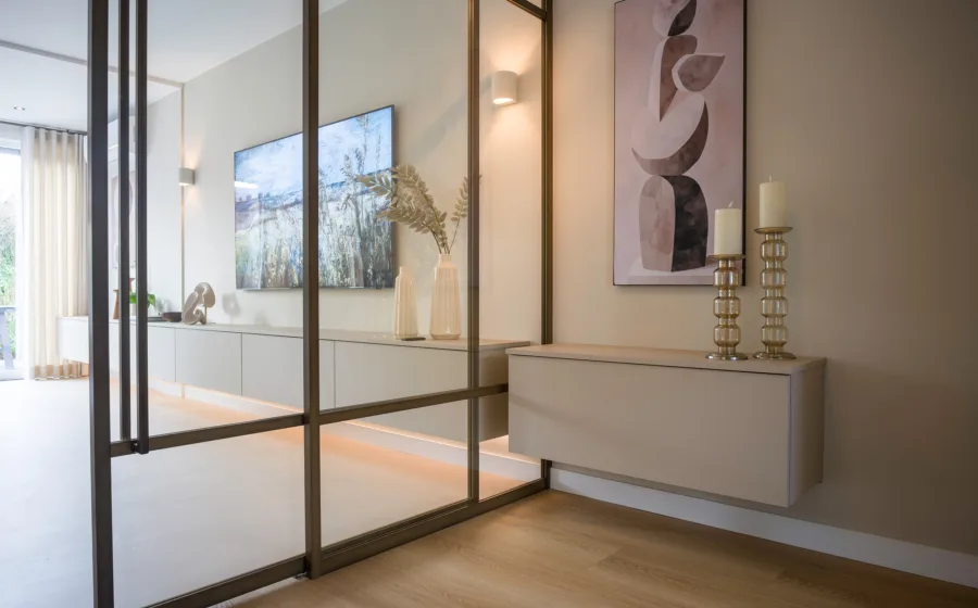 Stalen deur in woonkamer