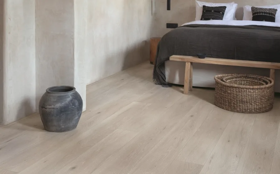 Laminaatvloer naturel in de slaapkamer