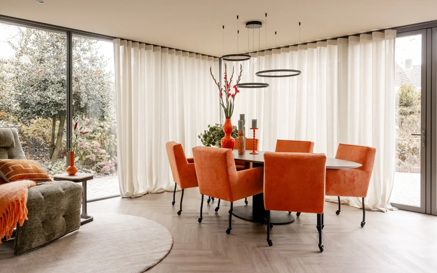 Witte inbetweens in woonkamer