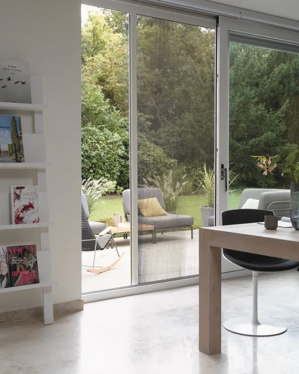 Brede hordeur op maat voor terrasdeur begane grond_horren met magneetsluiting