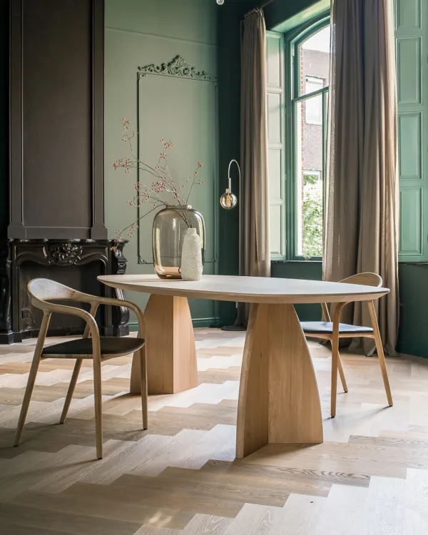 Eettafel op maat eikenhout met houten onderstel