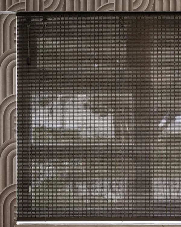 Vintage modern woonstijl met geweven houten bamboe rolgordijnen