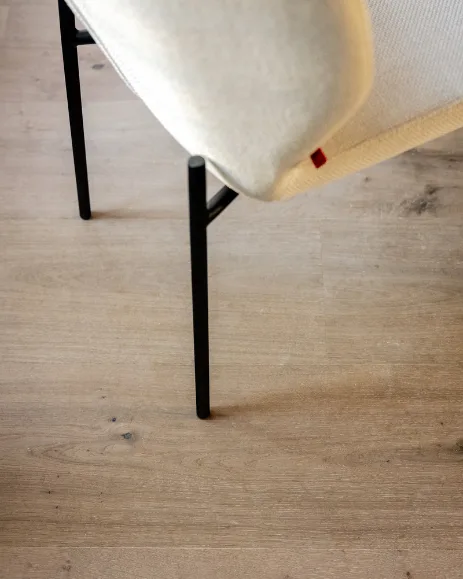 Lichte parketvloer van Lindura in de eetkamer