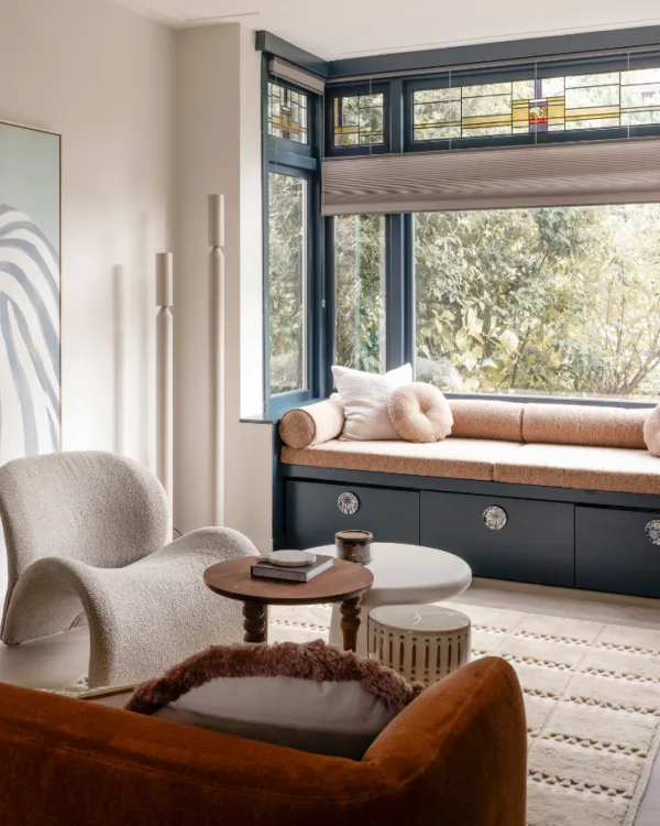 Sfeerfoto woonkamer met Luxaflex® Duette® shades