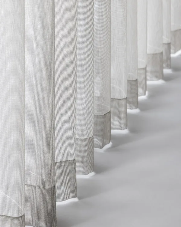 Vitrage neutrale kleur grijs beige