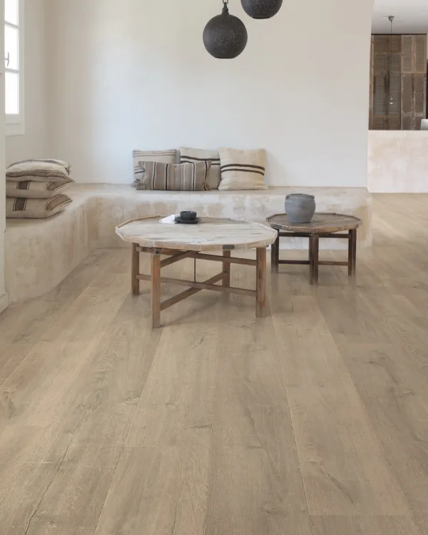 Houtlook laminaatvloer Oosterse woonstijl bij Aanhuis.nl