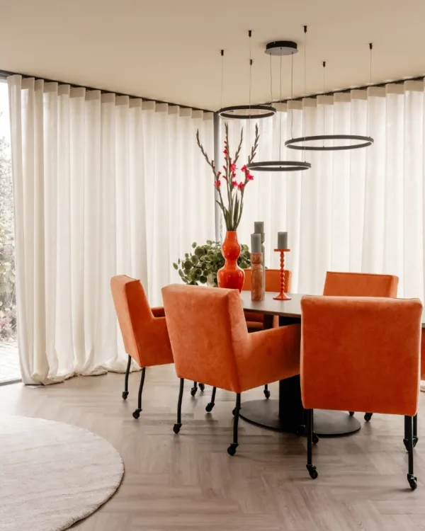 Witte inbetweens in woonkamer