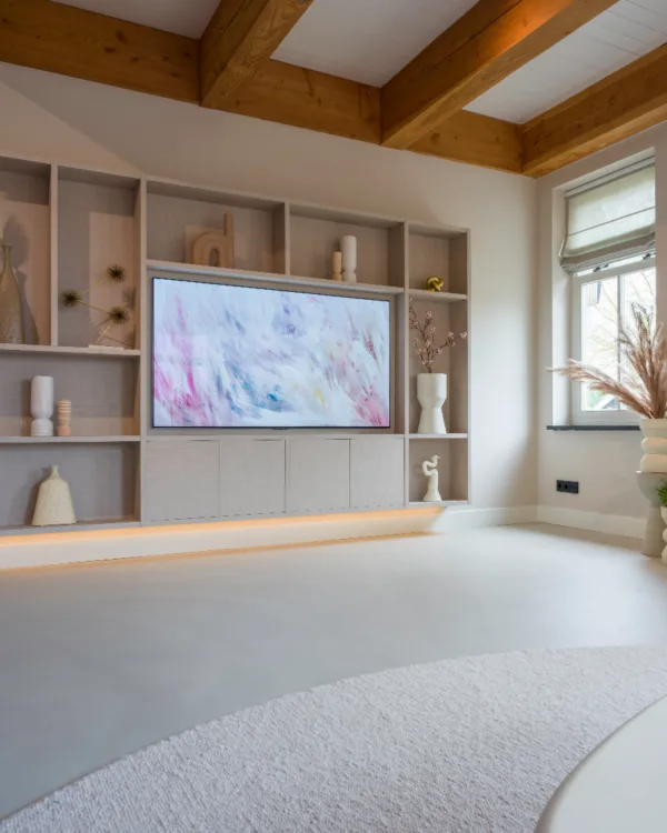 Cinewall in linnenlook en een Corestone Nature Blend gietvloer in de kleur Doodle