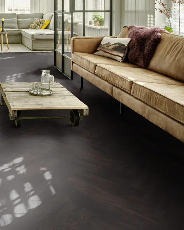 Moduleo Roots - Zwarte visgraat pvc-vloer