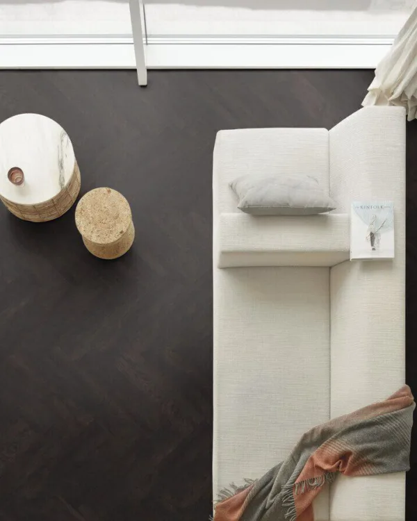 Moduleo Roots - Zwarte visgraat pvc-vloer