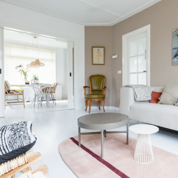 Kamer na make-over: harmonieus geheel met vloer en kleurenplan