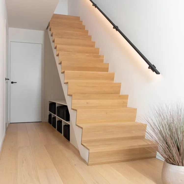 Licht eiken Z-trap met ledgrip