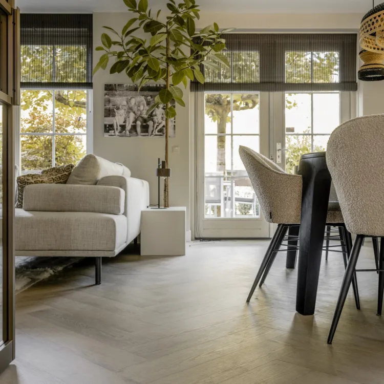 Pvc vloer in visgraatpatroon