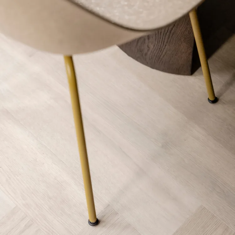 Lichte visgraatvloer detail foto