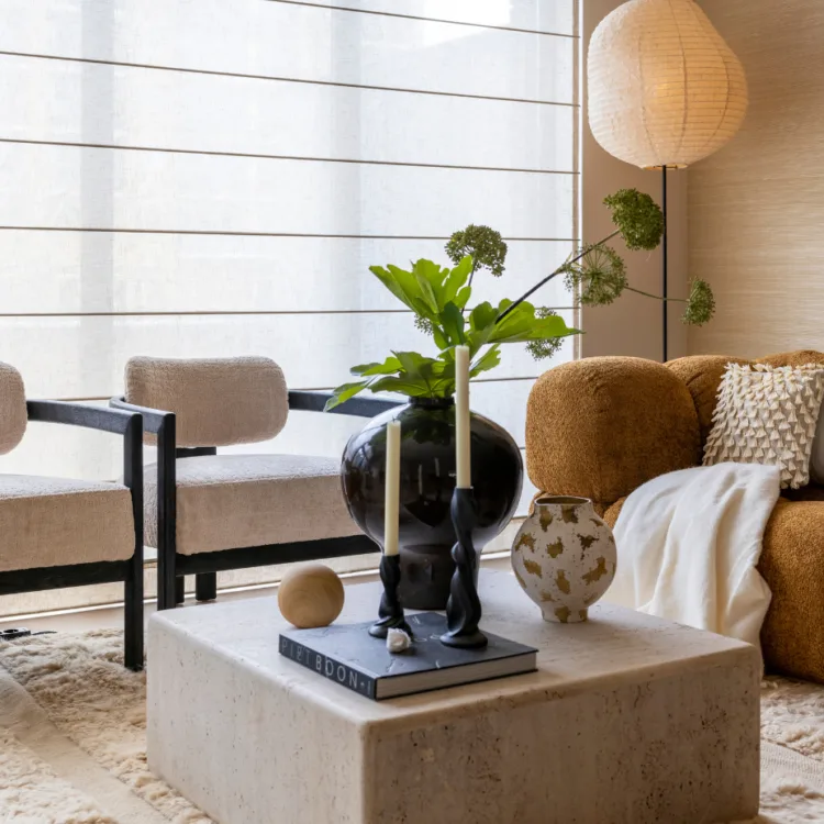 Basic naturel woonstijl met beige Luxaflex® vouwgordijnen