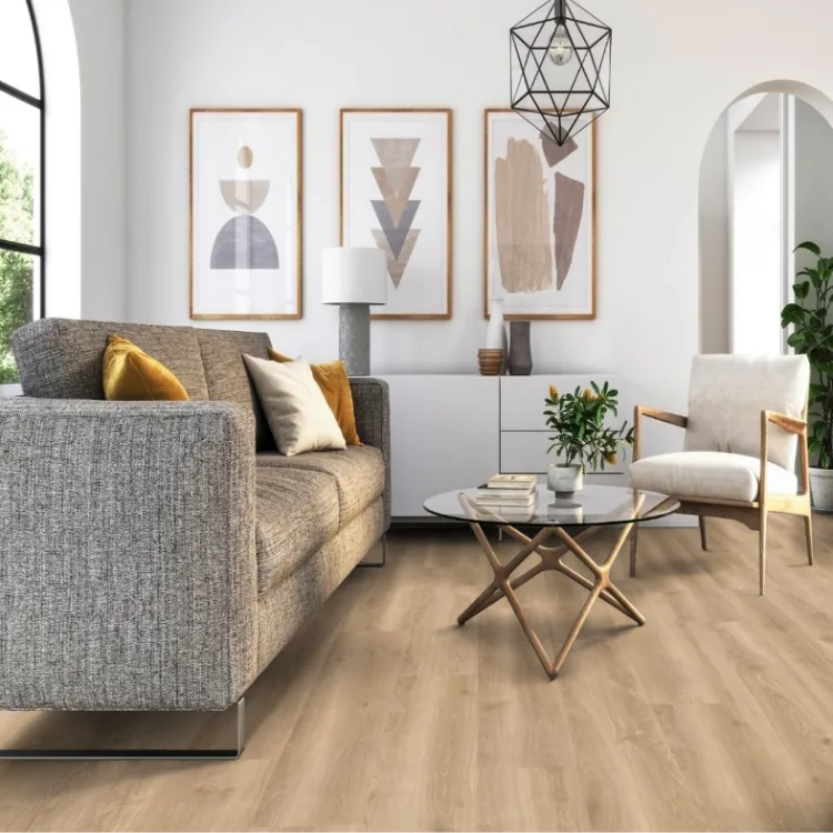 Pvc vloer Vermeerd - lichte naturel tint in houtlook in de woonkamer