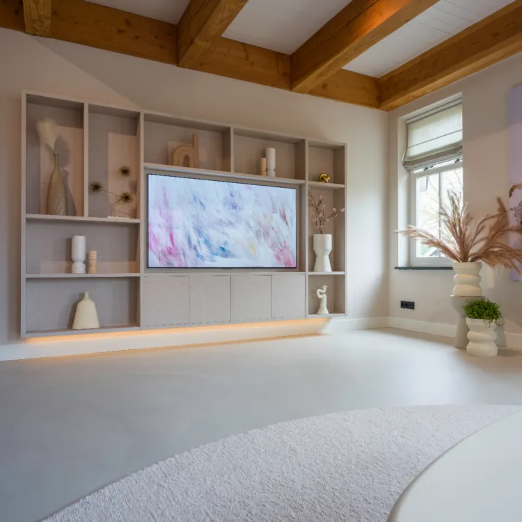 Cinewall in linnenlook en een Corestone Nature Blend gietvloer in de kleur Doodle